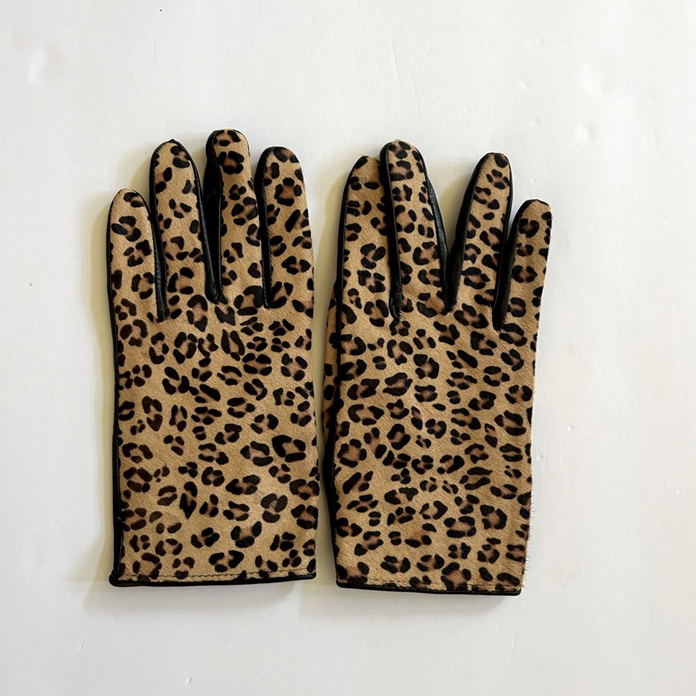 Beautiful leopard gloves!